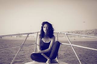 Mrunal Thakur feet photo thumbnail