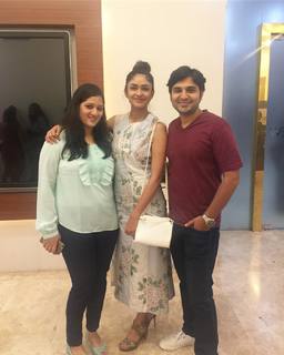 Mrunal Thakur feet photo thumbnail
