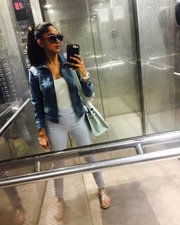 Mrunal Thakur feet photo thumbnail