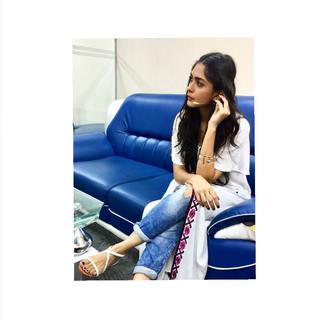 Mrunal Thakur feet photo thumbnail