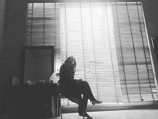 Mrunal Thakur feet photo thumbnail
