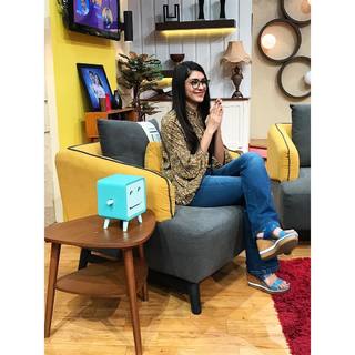 Mrunal Thakur feet photo thumbnail