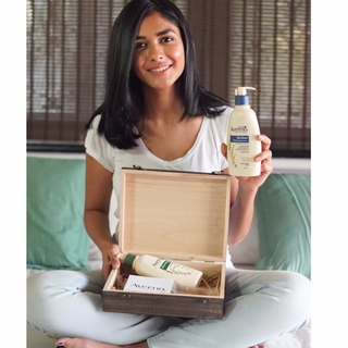 Mrunal Thakur feet photo thumbnail