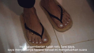 Mrunal Thakur feet photo thumbnail