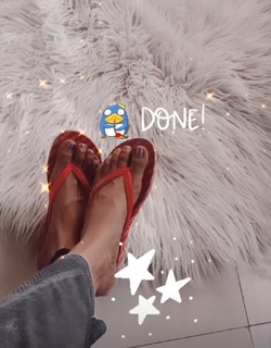 Mrunal Thakur feet photo thumbnail