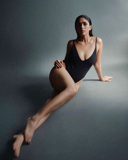 Mrunal Thakur feet photo thumbnail