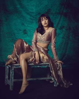 Mrunal Thakur feet photo thumbnail
