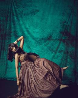 Mrunal Thakur feet photo thumbnail