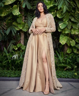 Mrunal Thakur feet photo thumbnail