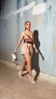 Mrunal Thakur feet photo thumbnail