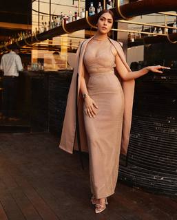 Mrunal Thakur feet photo thumbnail