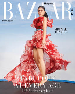 Mrunal Thakur feet photo thumbnail