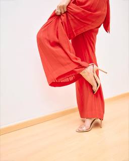 Mrunal Thakur feet photo thumbnail