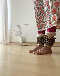 Mrunal Thakur feet photo thumbnail