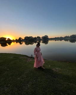 Mrunal Thakur feet photo thumbnail