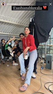 Mrunal Thakur feet photo thumbnail