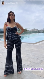 Mrunal Thakur feet photo thumbnail