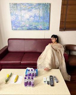 Mrunal Thakur feet photo thumbnail