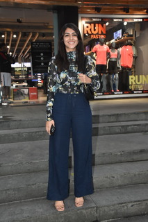 Mrunal Thakur feet photo thumbnail
