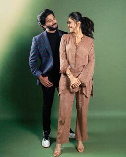 Mrunal Thakur feet photo thumbnail