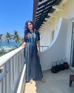 Mrunal Thakur feet photo thumbnail