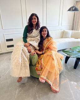 Mrunal Thakur feet photo thumbnail