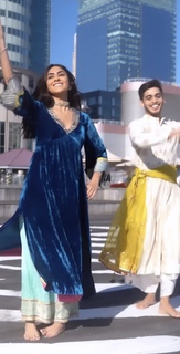 Mrunal Thakur feet photo thumbnail