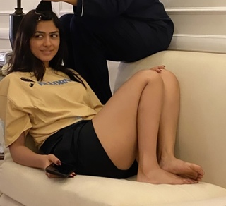 Mrunal Thakur feet photo thumbnail