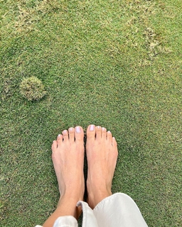 Mrunal Thakur feet photo thumbnail