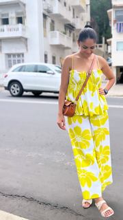 Mrunal Thakur feet photo thumbnail