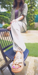 Mrunal Thakur feet photo thumbnail