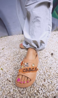 Mrunal Thakur feet photo thumbnail