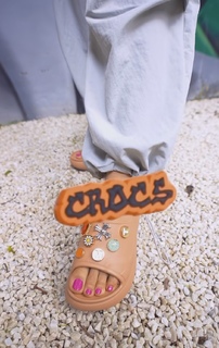Mrunal Thakur feet photo thumbnail