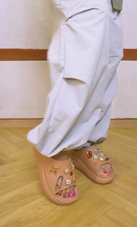 Mrunal Thakur feet photo thumbnail