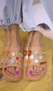 Mrunal Thakur feet photo thumbnail