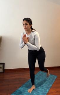 Mrunal Thakur feet photo thumbnail
