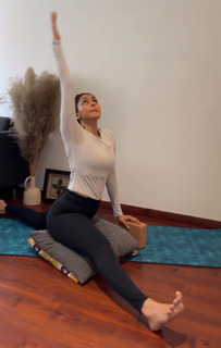 Mrunal Thakur feet photo thumbnail