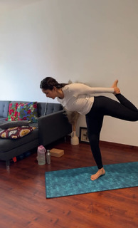 Mrunal Thakur feet photo thumbnail