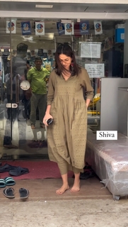 Mrunal Thakur feet photo thumbnail