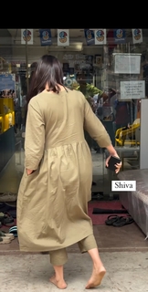 Mrunal Thakur feet photo thumbnail
