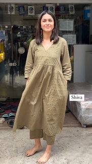 Mrunal Thakur feet photo thumbnail