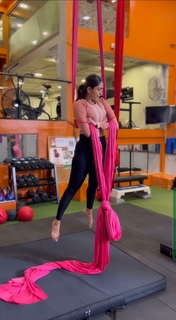 Mrunal Thakur feet photo thumbnail