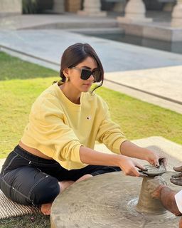 Mrunal Thakur feet photo thumbnail