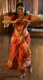 Mrunal Thakur feet photo thumbnail