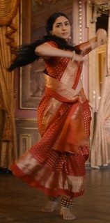 Mrunal Thakur feet photo thumbnail