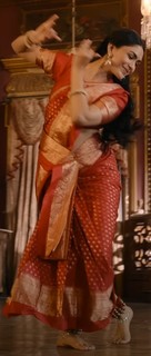 Mrunal Thakur feet photo thumbnail
