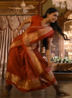 Mrunal Thakur feet photo thumbnail