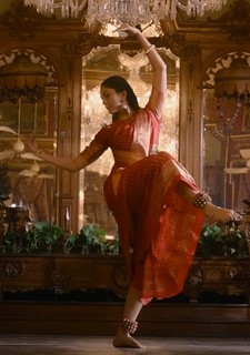 Mrunal Thakur feet photo thumbnail