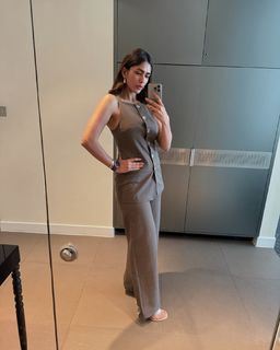 Mrunal Thakur feet photo thumbnail