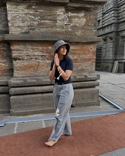 Mrunal Thakur feet photo thumbnail